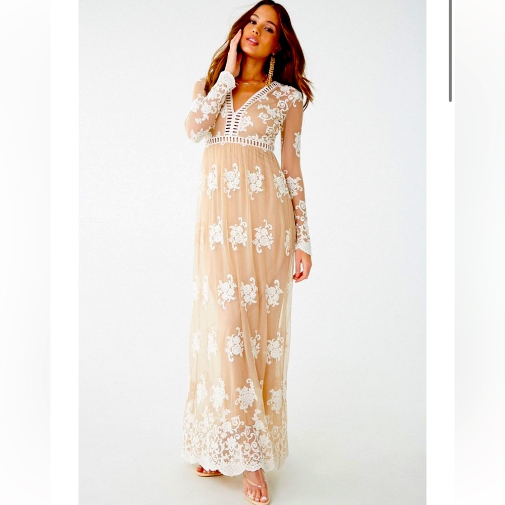 Forever 21 Embroidered Lace Maxi Dress. NWT. Size S.